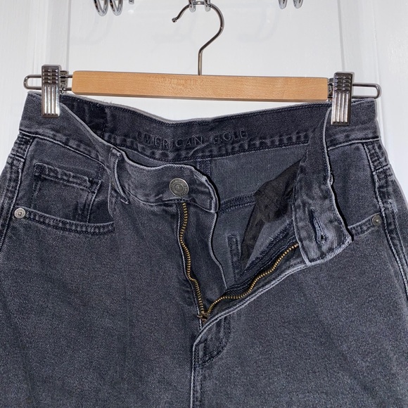 American Eagle Stretch Mom Jean - Picture 3 of 3